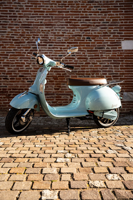 Scooter électrique 125 cm3 - Oxygo Super TanGo Bleu Pastel selle marron - 4000 W (75 km/h) | Réf : VN-NC000612